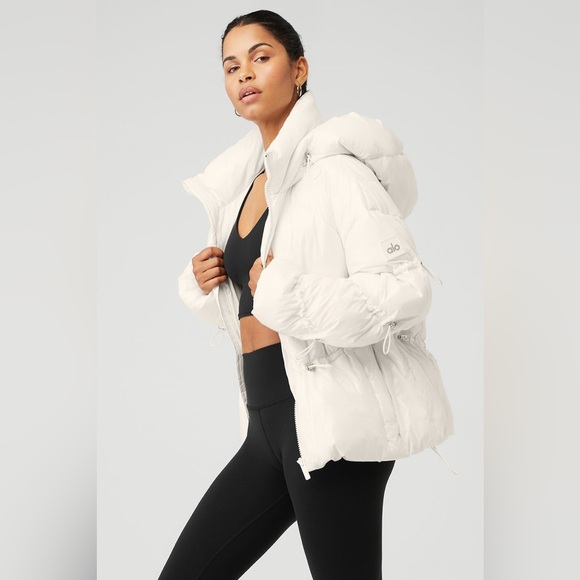 ALO Yoga Jackets & Blazers - ALO Yoga Women's Snowy White Puffer Coat